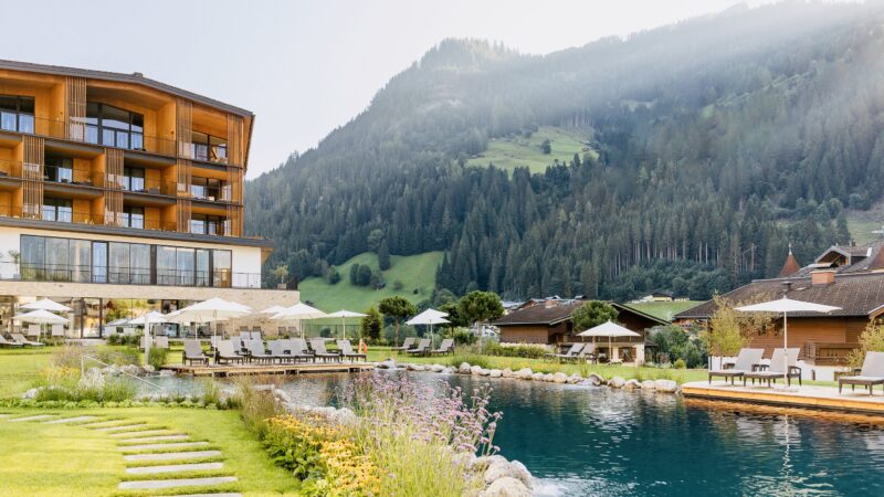 Hotel Nesslerhof aussen Großarl Bergpanorama
